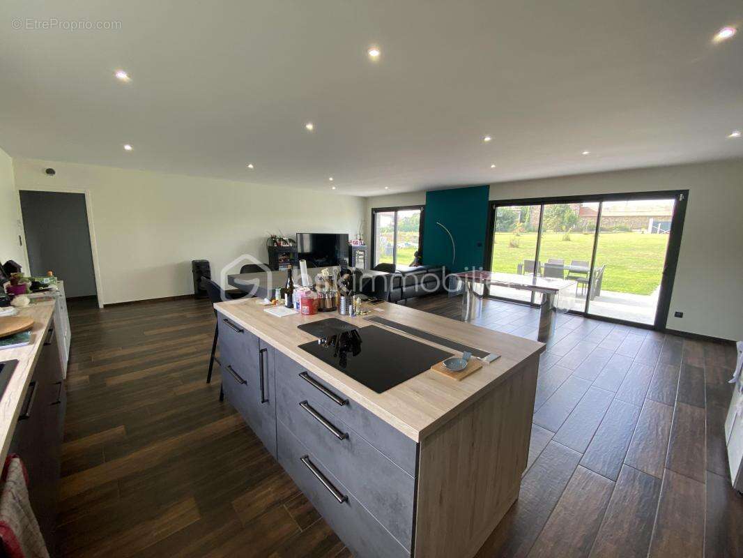 Maison à BELLEVUE-LA-MONTAGNE