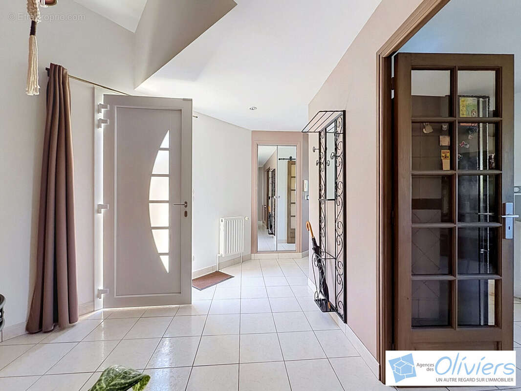 Maison 165 m² à Saint-Remy-Les-Chevreuse  - photo 2