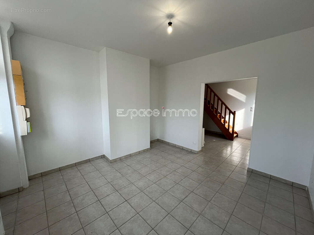 Ensemble immobilier vendu loué de deux maisons avec dépendances - 115m² - MONTVILLE - photo 8
