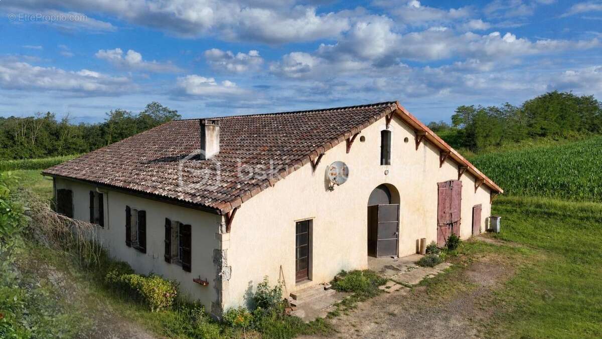 Situé à la campagne, ancien corp de ferme à rénover - photo 2