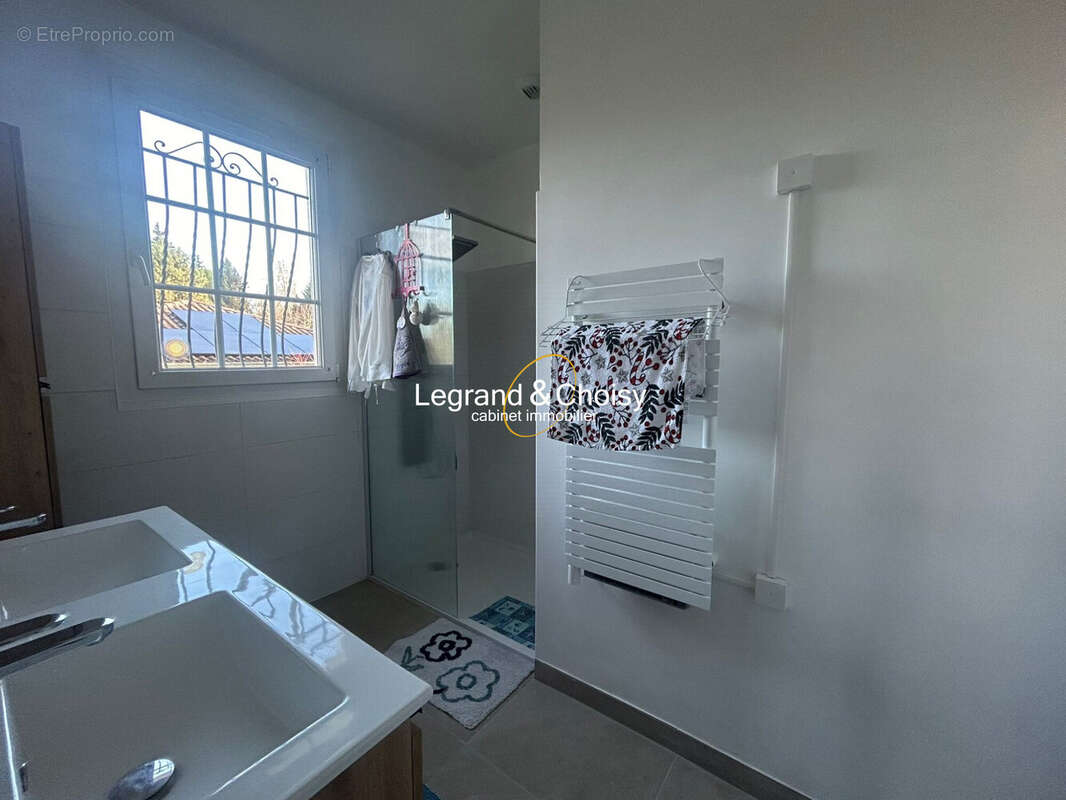 salle d'eau RDC - Maison à FOULAYRONNES