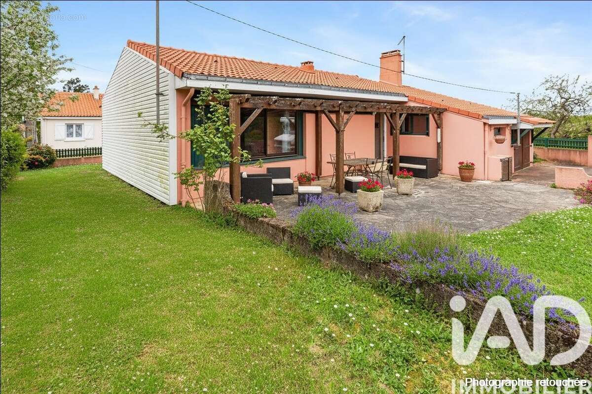 Photo 2 - Maison à MONNIERES