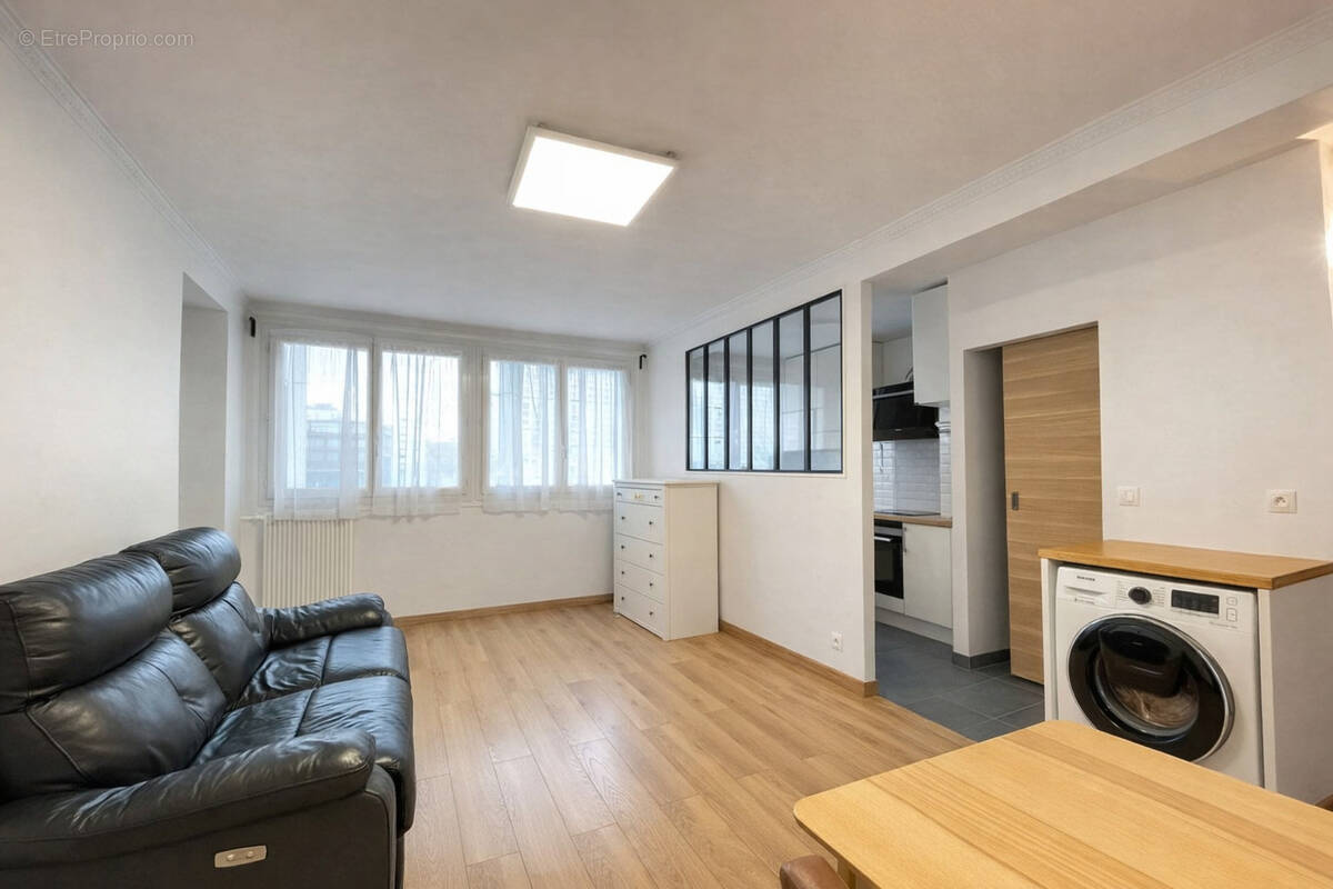 Appartement à COURBEVOIE