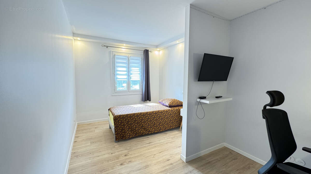 Maison à SAINT-LAURENT-DE-LA-SALANQUE