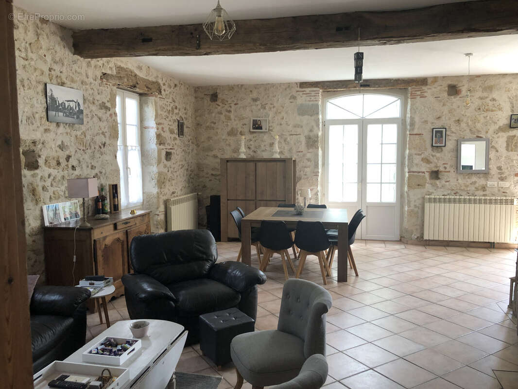 Maison à LABARRERE