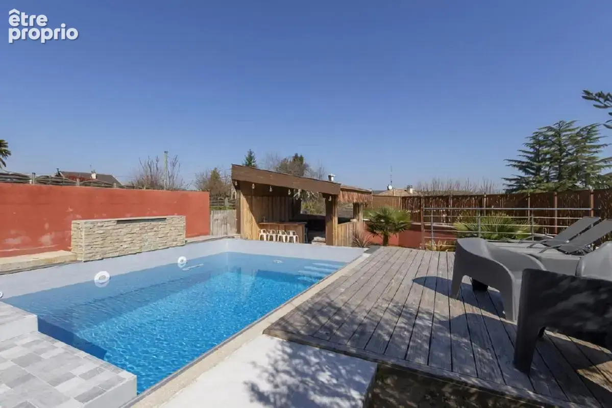 HURIGNY - Maison de village avec terrasses et piscine - photo 3