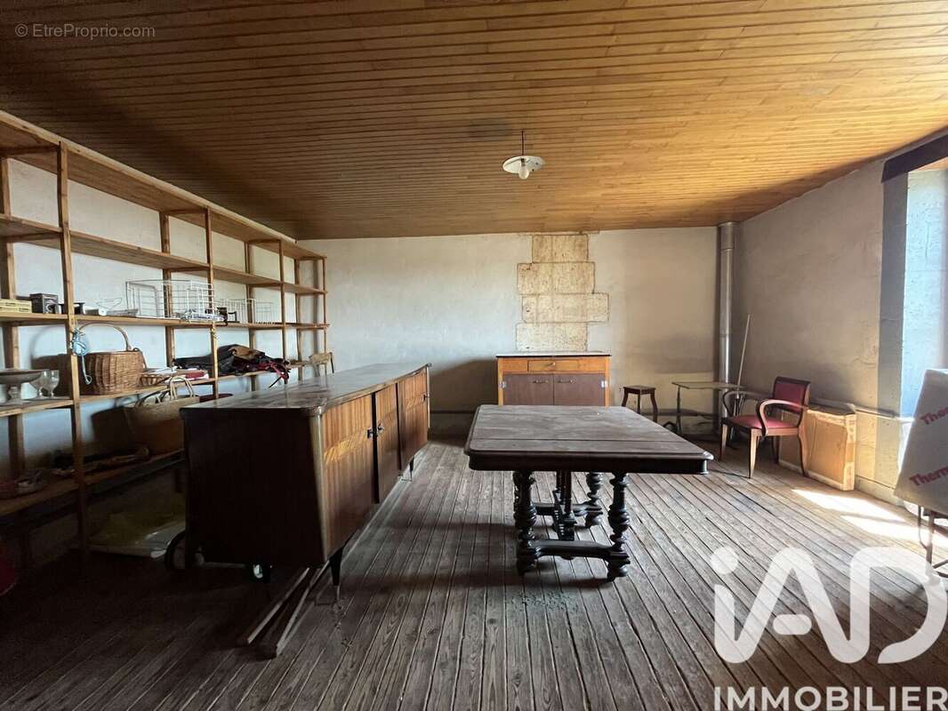 Maison 123 m² à Lussac  - photo 5