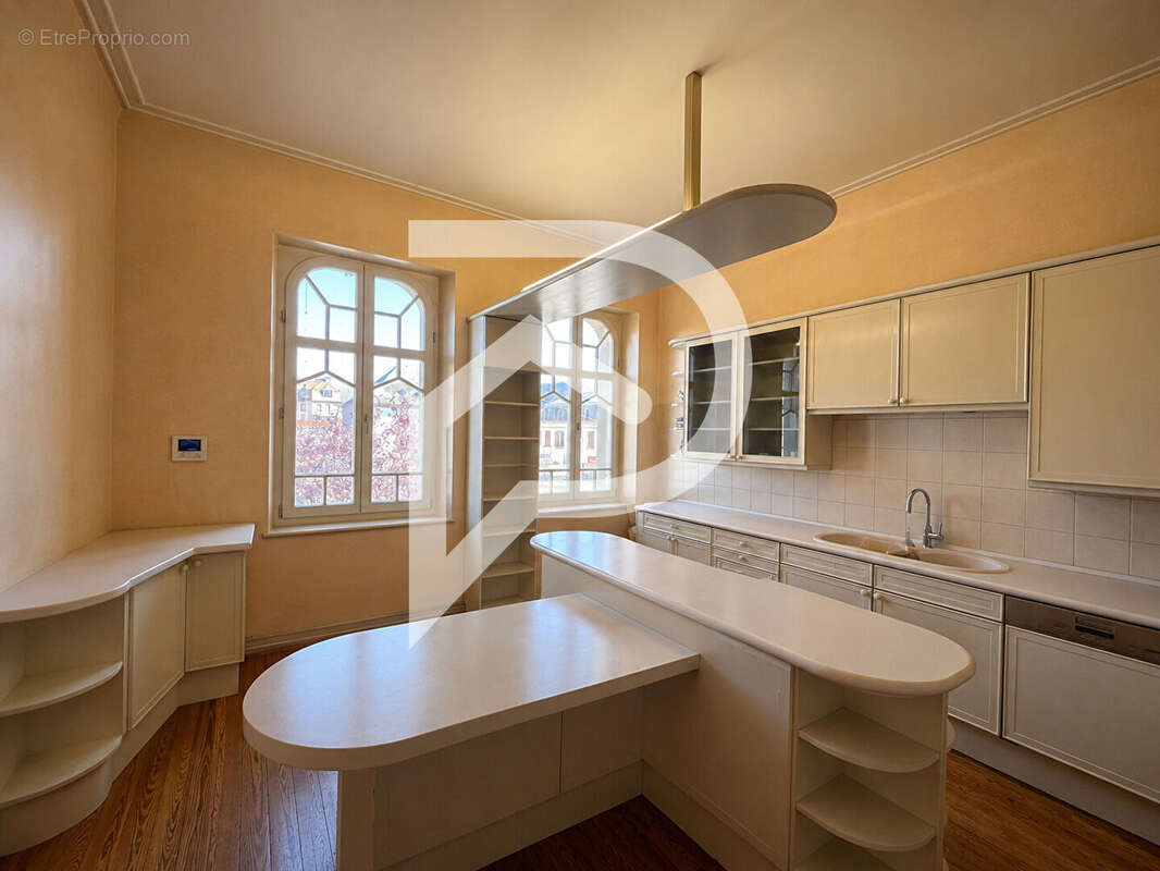 Maison de caractère 9 pièces 322 m² au centre ville de Sarrebourg. - photo 11