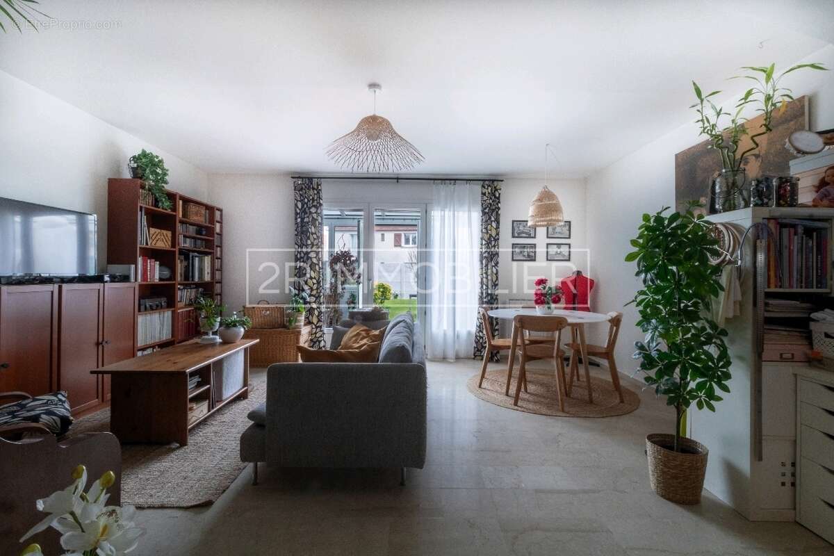 Maison à SAINT-THIBAULT-DES-VIGNES