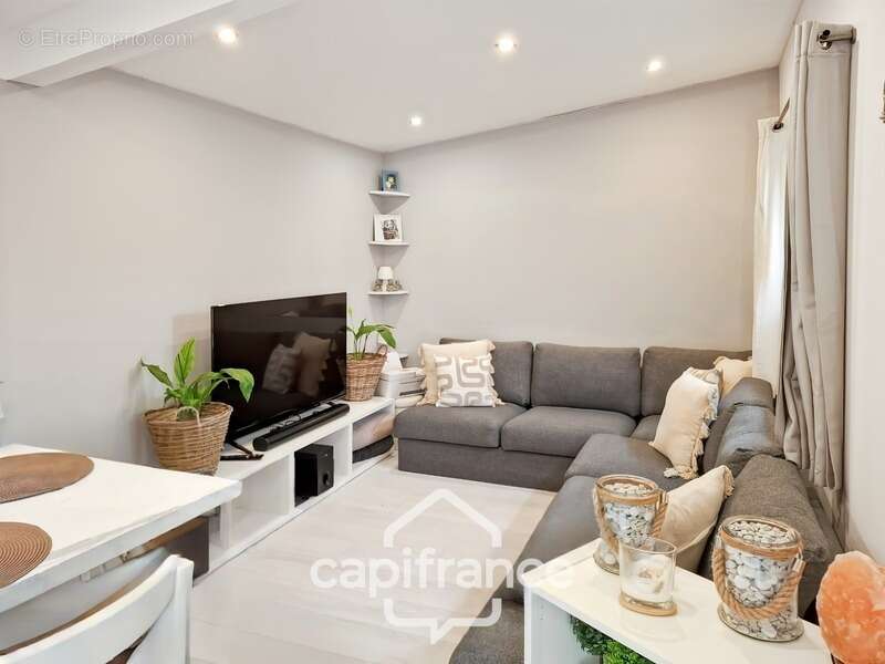 Alleins, maison de plain pied de   83m2 environ établie en zone agricole sur une parcelle de 3 400m2 m2 avec garage attenant - photo 13