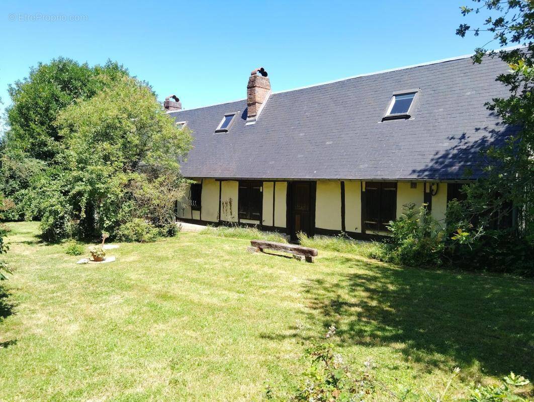 Maison à SAINT-MARTIN-DE-BIENFAITE-LA-CRESSONNIERE
