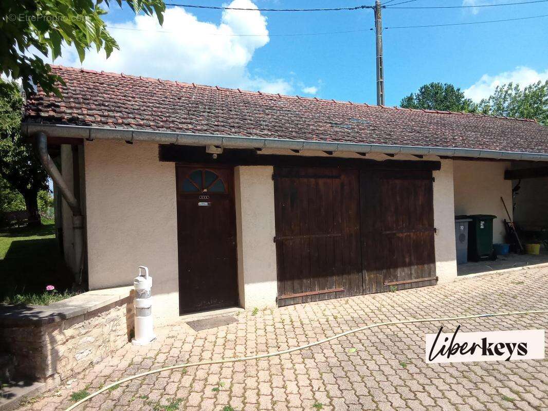 Maison à CHAVANNES-SUR-REYSSOUZE