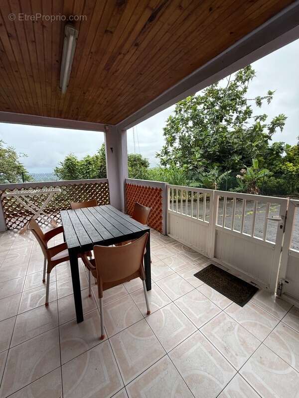 Appartement à SAINTE-LUCE