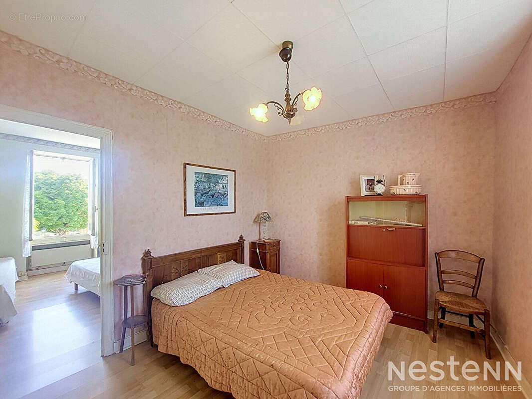 À Vendre Maison en pierre avec jardin, puits et dépendances au coeur du village de Saint-Puy - photo 9