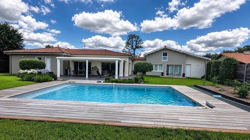 Maison à MARTIGNAS-SUR-JALLE