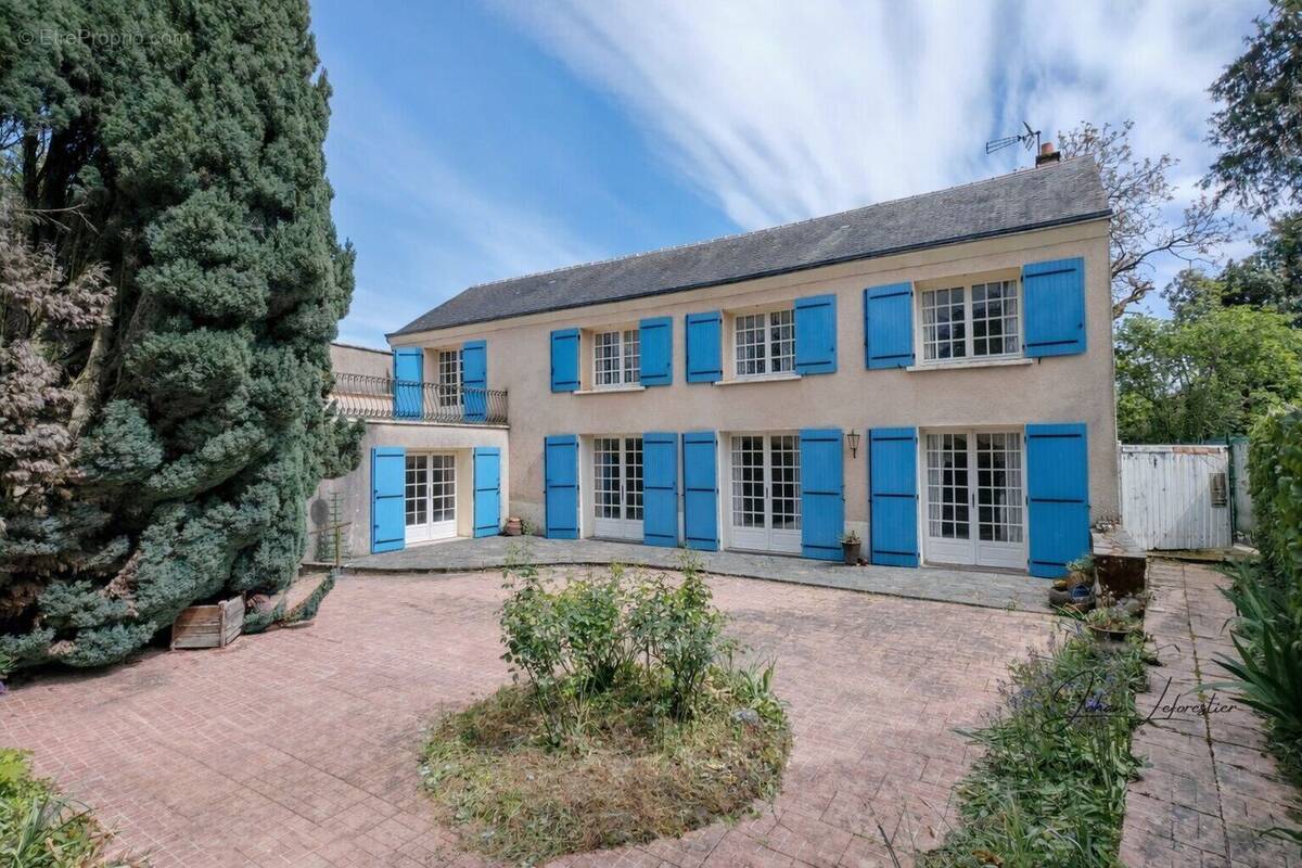 Maison à LE COUDRAY-MACOUARD