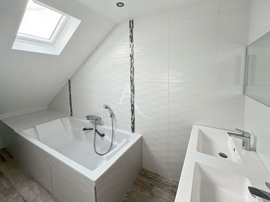 Maison à MEZY-SUR-SEINE