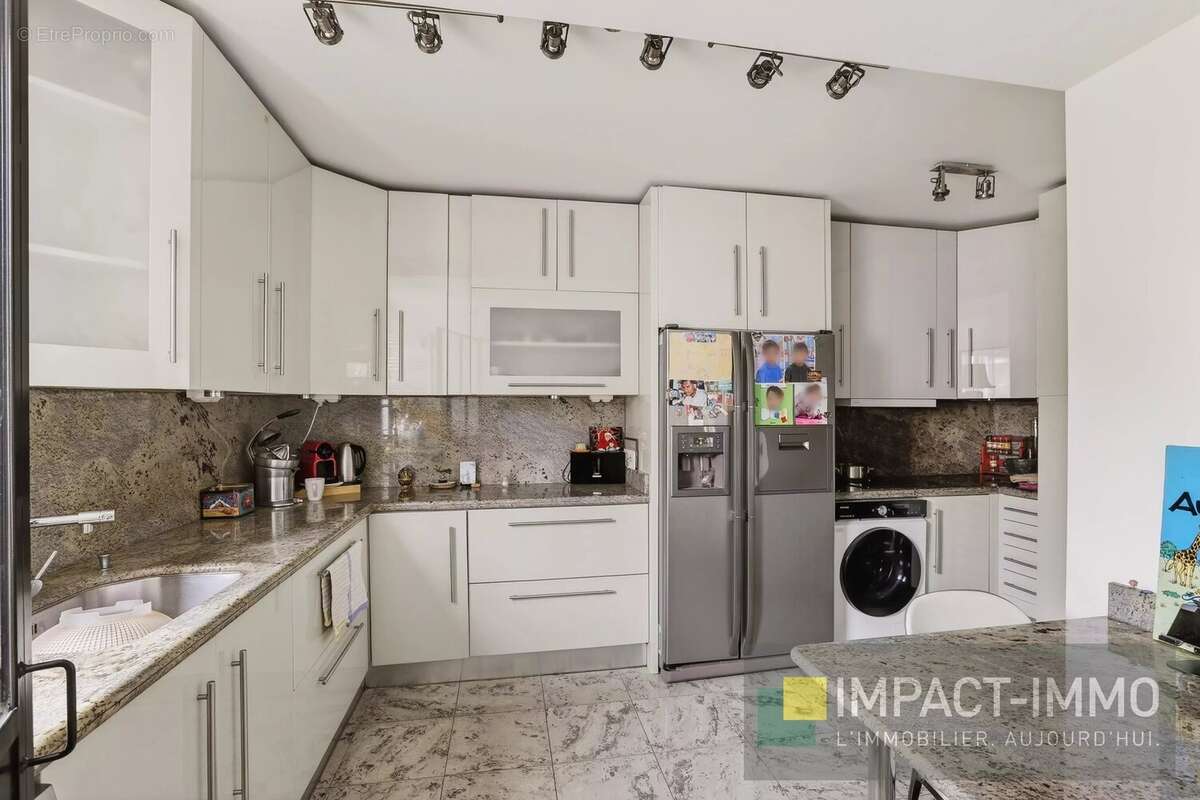 Appartement à COURBEVOIE