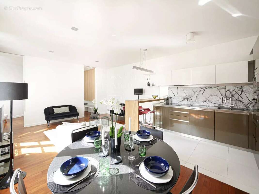 Appartement à PARIS-16E