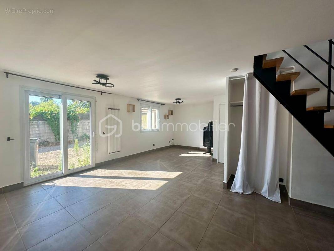 Maison familiale avec studio indépendant, jardin et garages – 95 m² au sol / 84 m² Carrez - photo 1