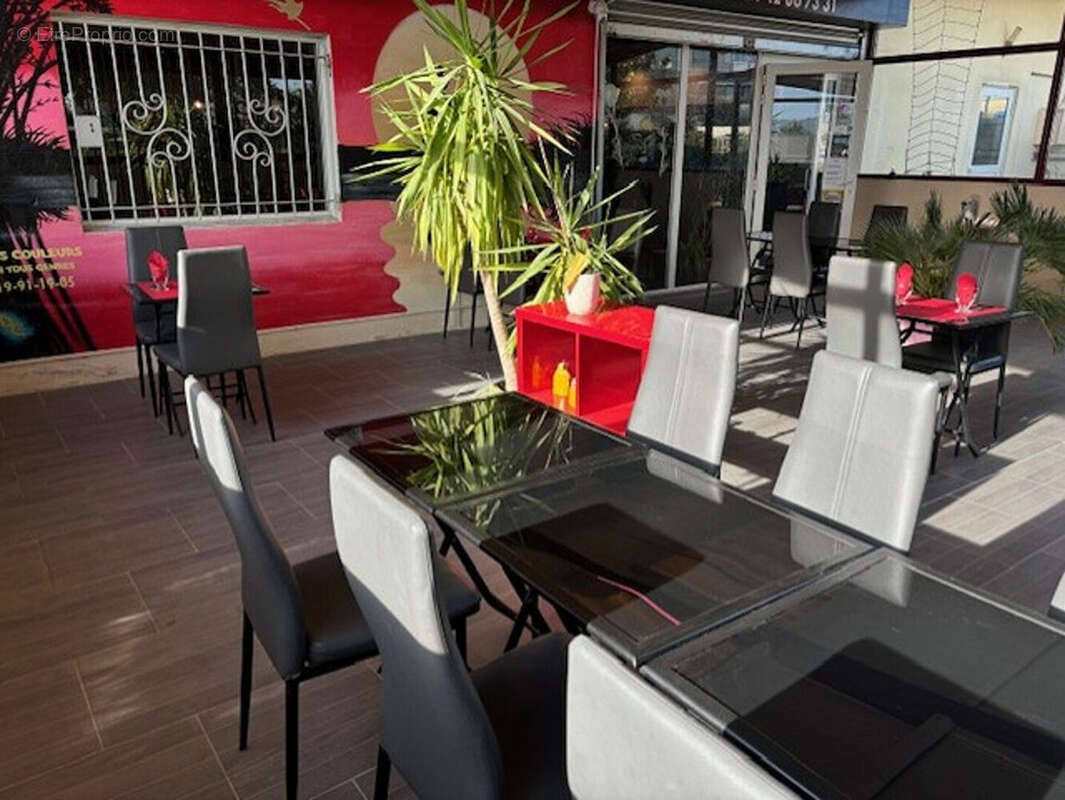 Commerce à LA FARE-LES-OLIVIERS