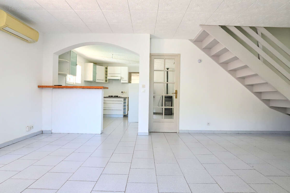 Maison à SOLLIES-TOUCAS