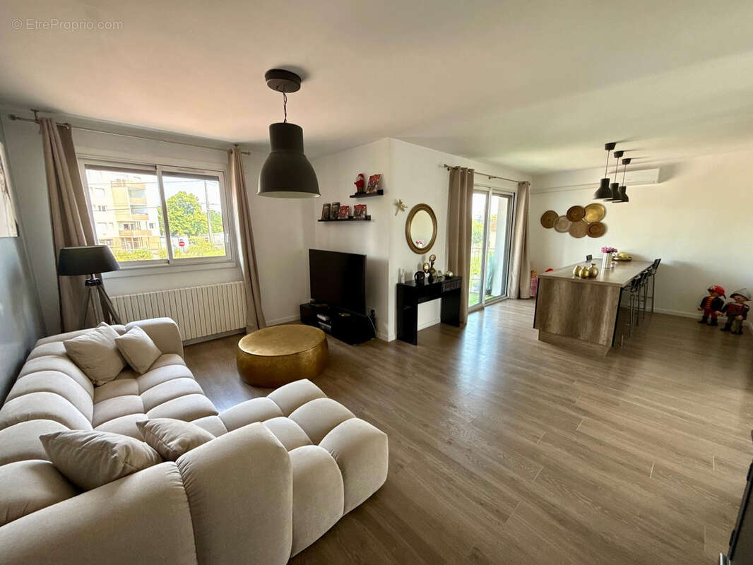 Maison familiale 6 chambres avec appartement indépendant, piscine et grand garage à Mably - photo 4