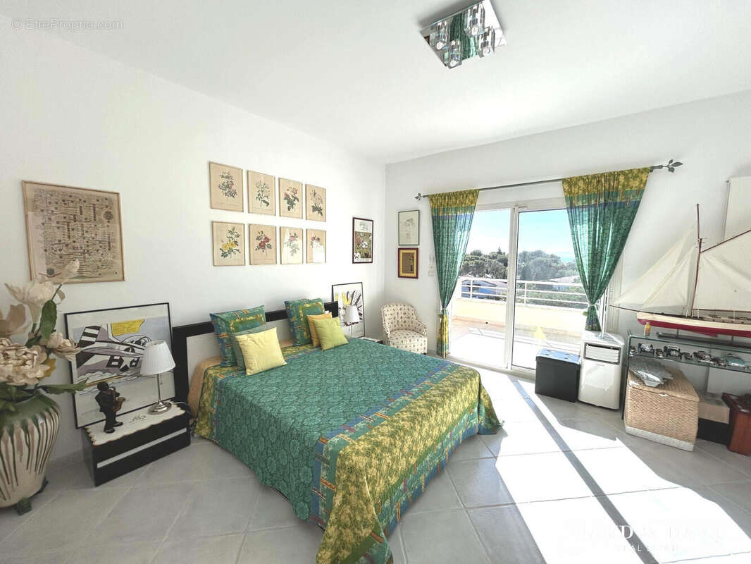 SUITE AVEC TERRASSE ET APERCU MER - Maison à SAINT-RAPHAEL