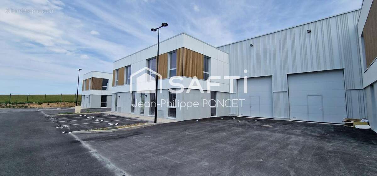 Photo 2 - Commerce à RANG-DU-FLIERS