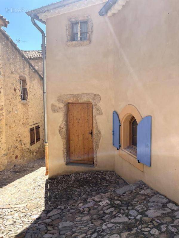 Maison à MONTOULIERS
