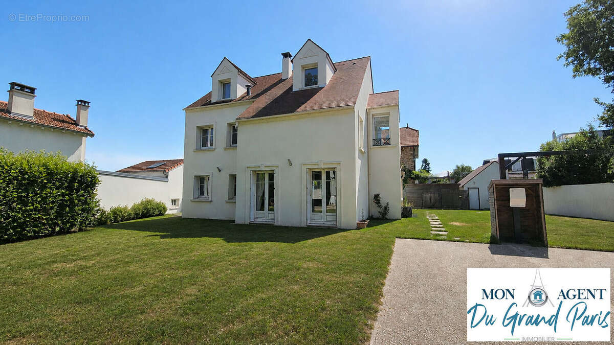 Vente Maison individuelle 245m2 - St Cyr L'ecole proche Buc et Versailles - photo 17