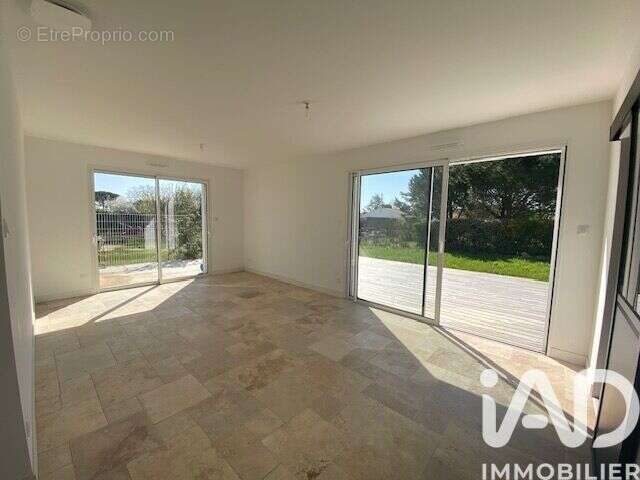 Photo 5 - Maison à CHAMPAGNE-LES-MARAIS