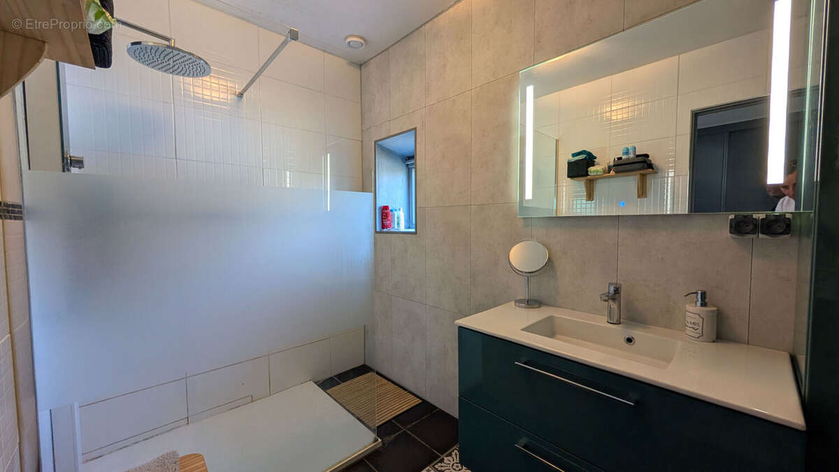 Maison familiale de 170 m² sur plus de 2 500 m² de terrain - photo 7