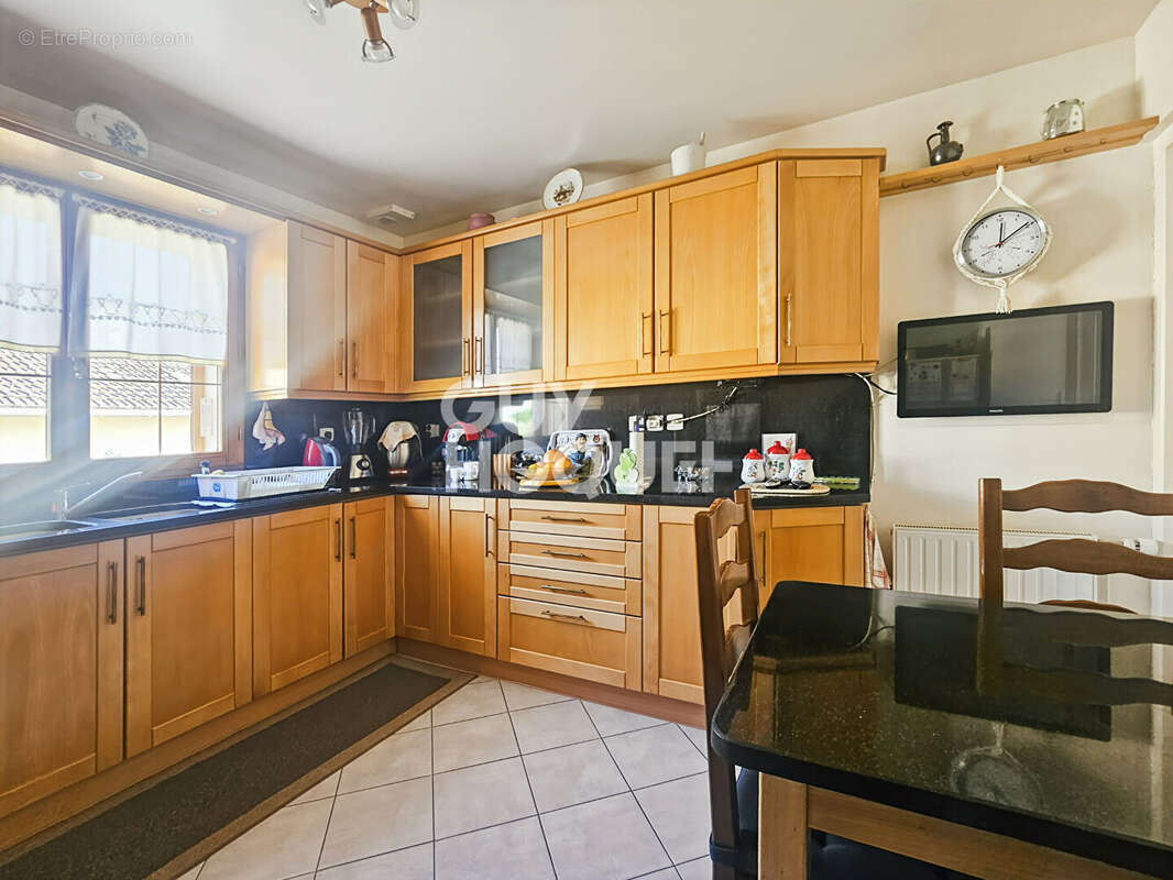 Maison à vendre à Fontenay-Trésigny - 5 pièces, 3 chambres - photo 8