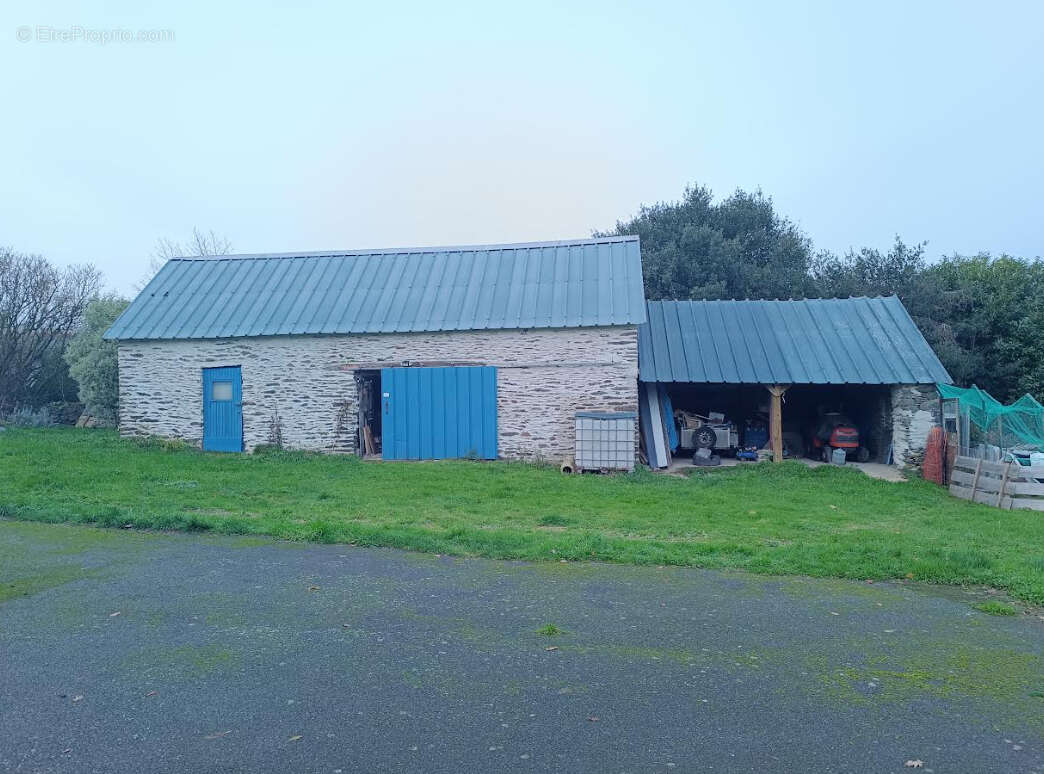 Maison à CLEDEN-POHER