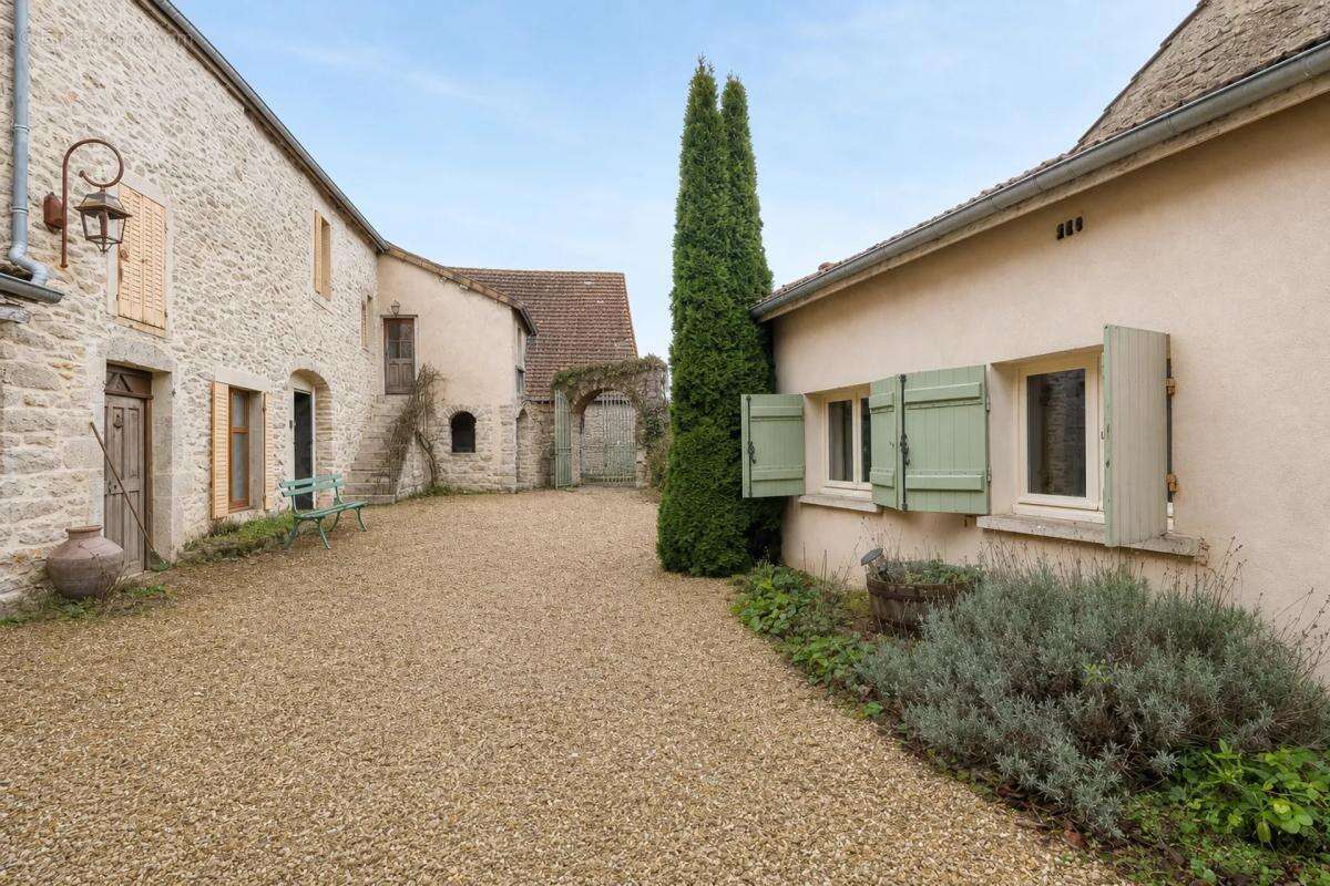 Belle maison de 9 pièces avec piscine à Baubigny - photo 9