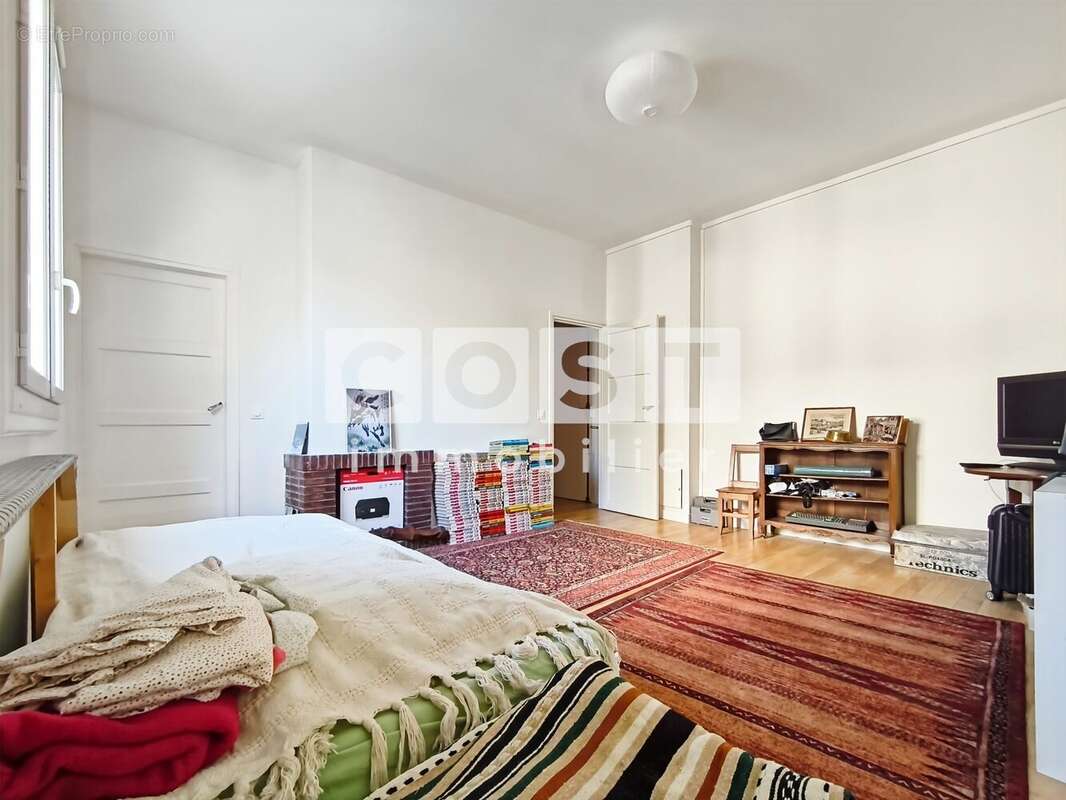 Appartement à COURBEVOIE