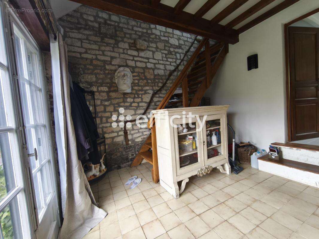 Maison à NEUFVY-SUR-ARONDE