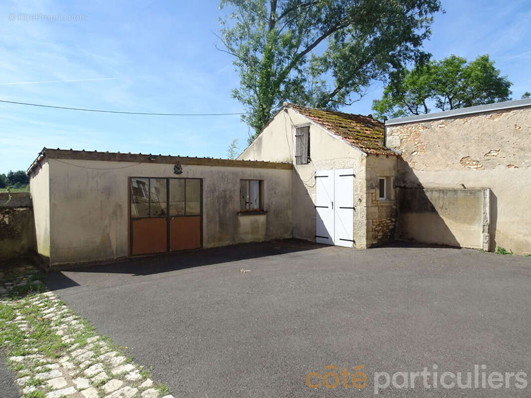 Maison à LIGNIERES