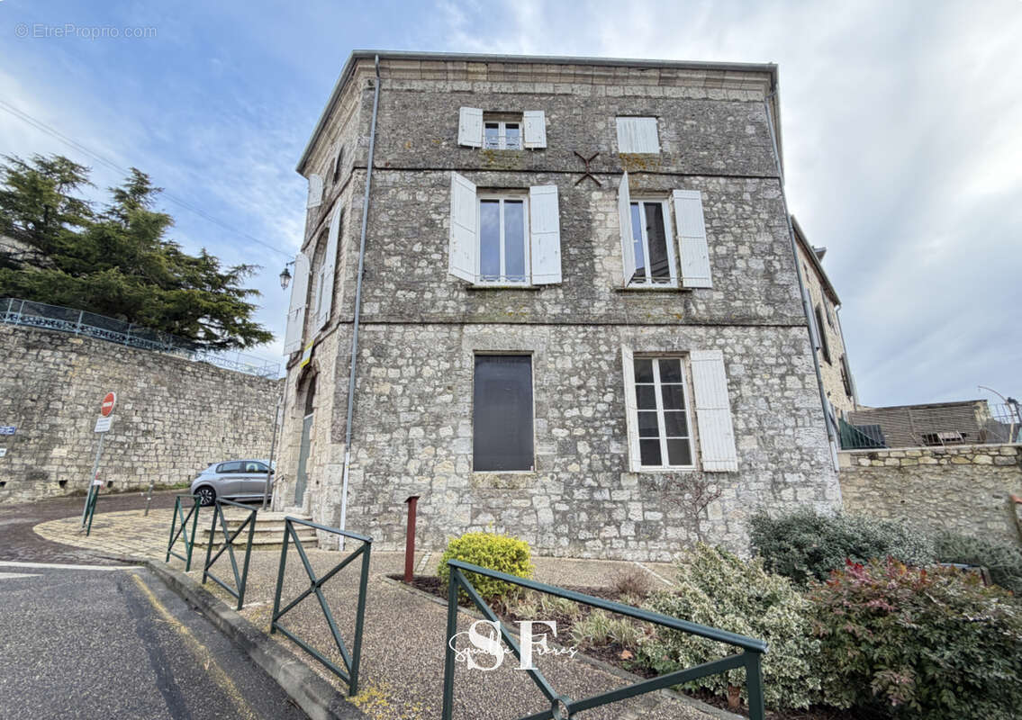 Rive gauche, immeuble de caractere appartement et local commercial - photo 14