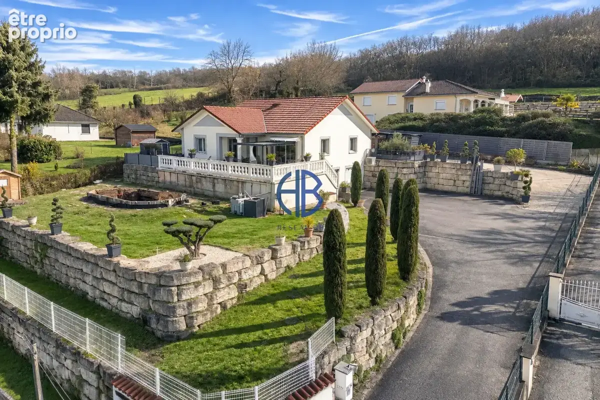 Maison familiale de 114 m², terrain paysagé de 1 423 m², sous-sol complet - photo 1