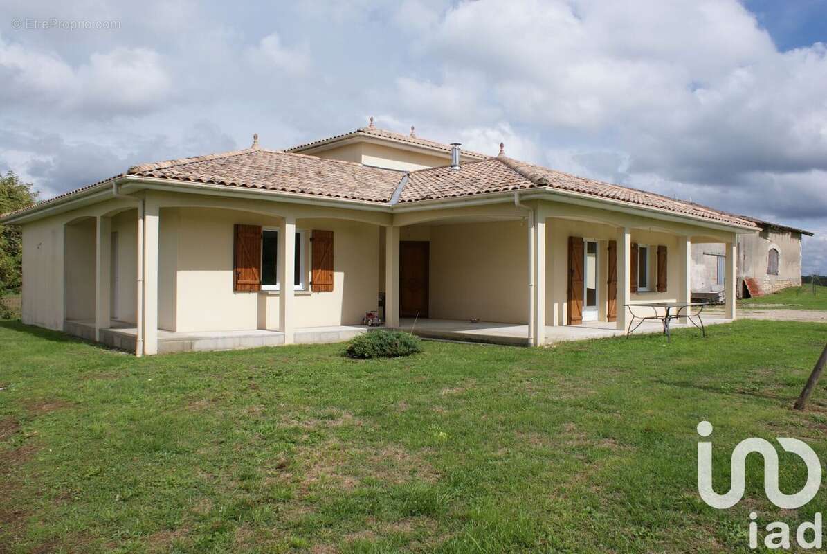 Maison 158 m² à Chepniers  - photo 2