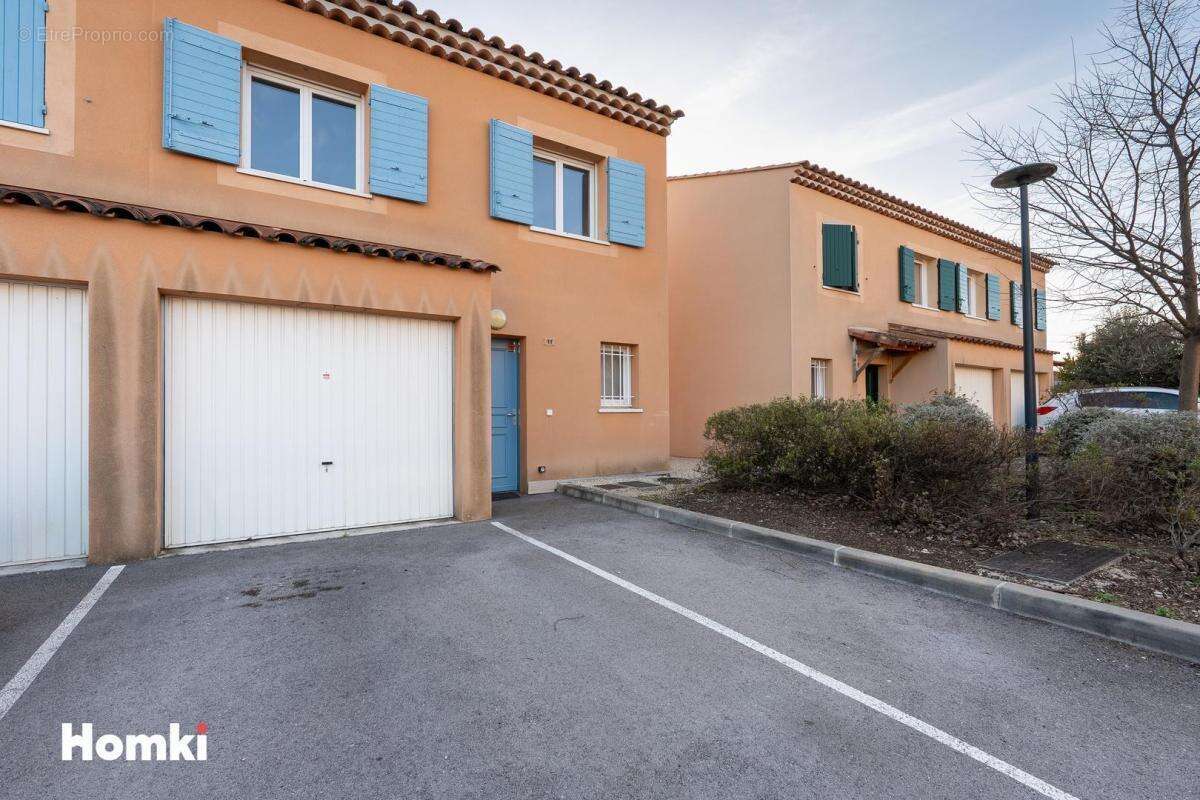 Maison à SIMIANE-COLLONGUE