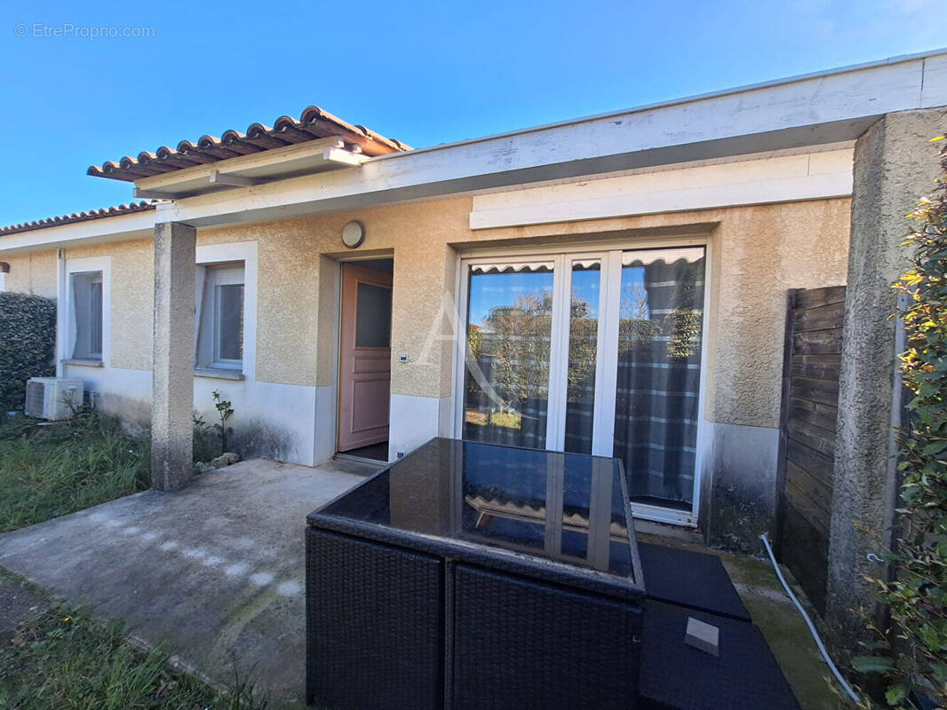 Appartement à POULX