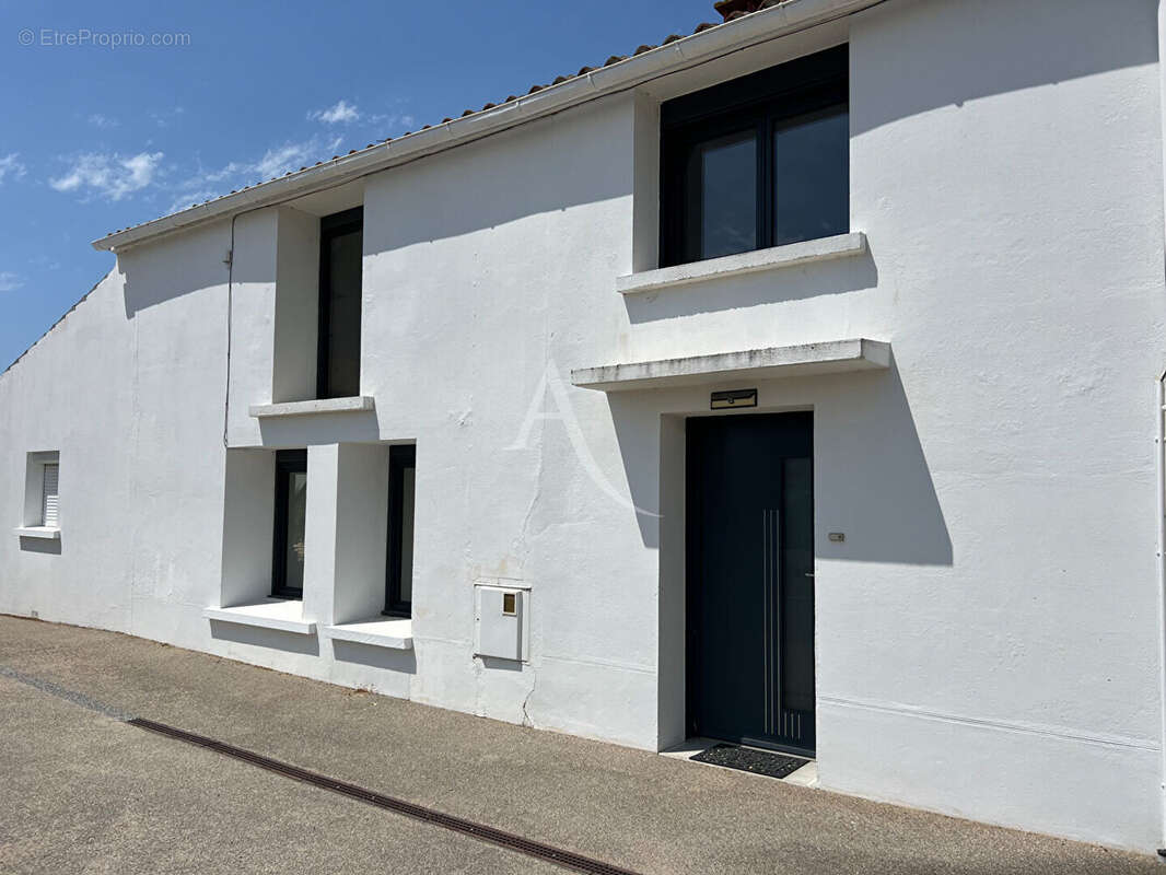 Maison 135 m² à Saint-Michel-En-L'herm  - photo 7