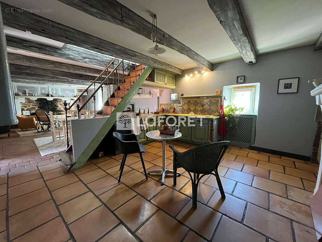 Maison à SAINT-CHRISTOPHE-VALLON