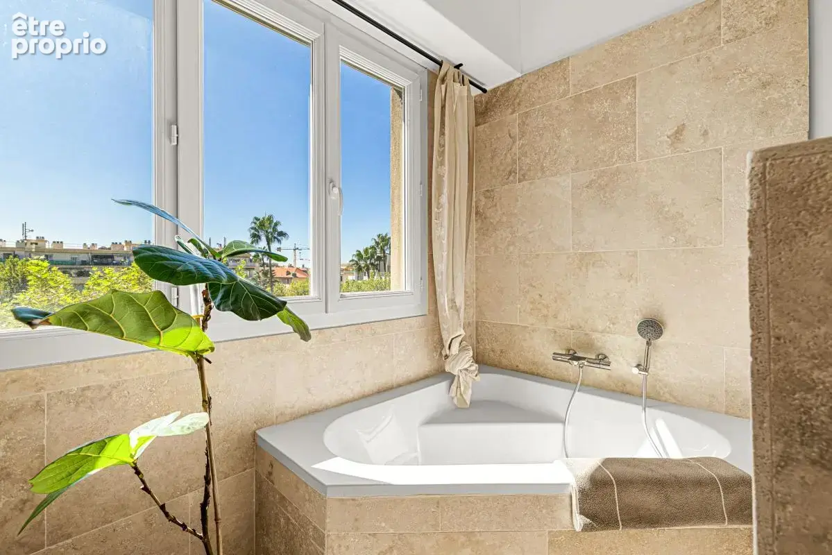 NICE RIQUIER, 3/4 Pièces, 83 m2, terrasse, cave, vue dégagée - photo 21