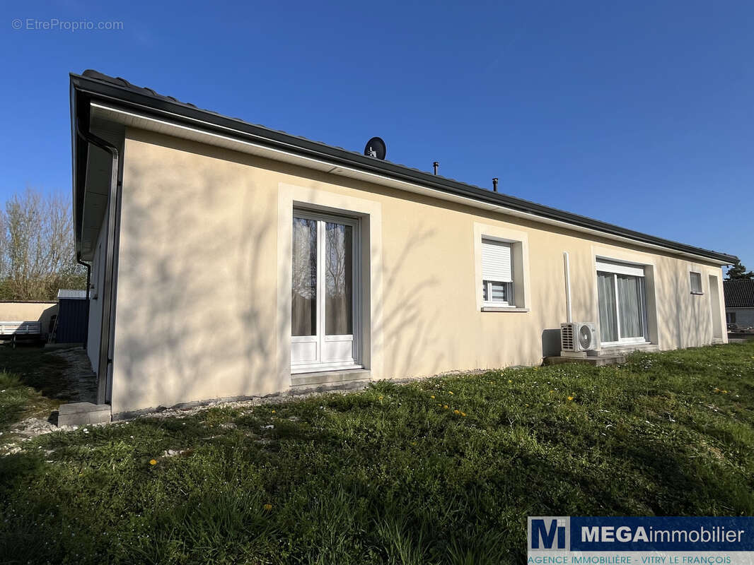 Maison à SAINT-CHERON