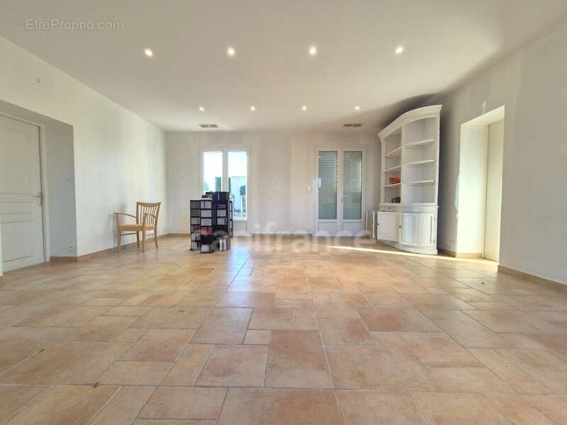 Maison à vendre 7 pièces SAINT GEORGES DE DIDONNE (17) - Grand Garage - Terrain de 945m² - photo 12
