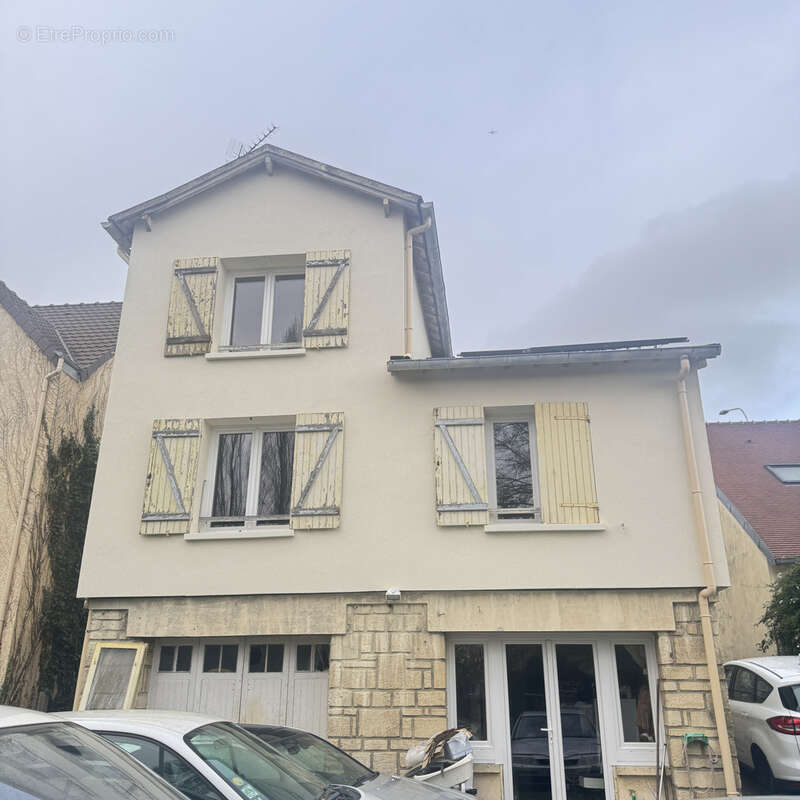 Maison à JUZIERS
